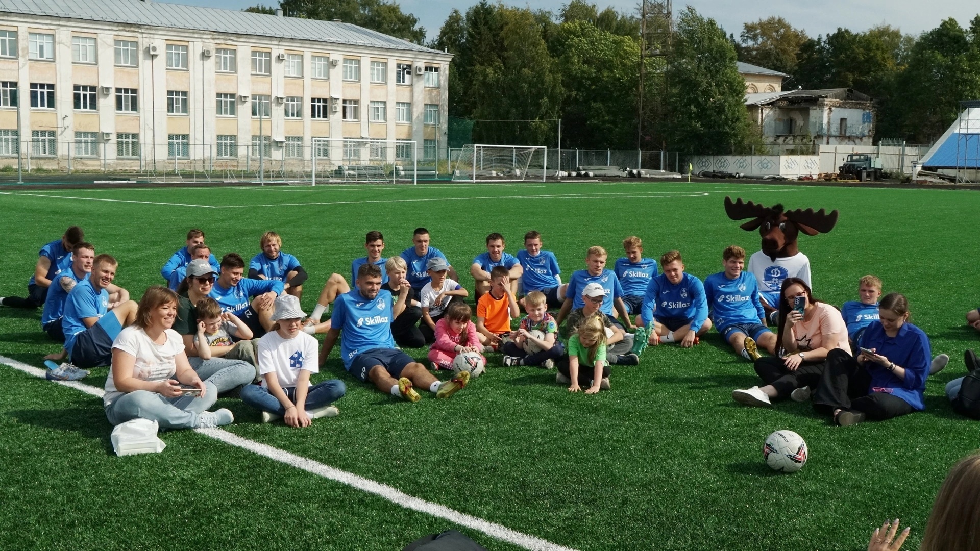 Игроки ФК Динамо Вологда проводят для детей с диабетом футбольные тренировки 